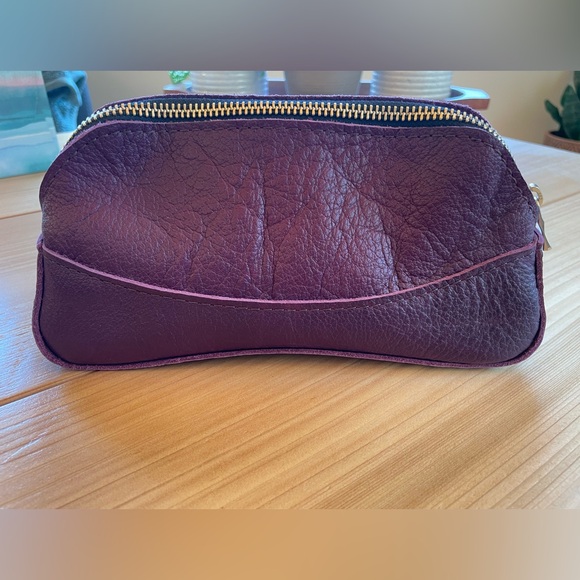 Portland Leather plum artisan Bag with Textured Finish - Picture 6 of 12